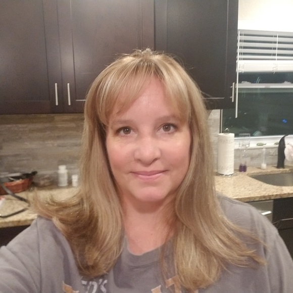 Meet your Posher, Mel - Picture 2 of 2